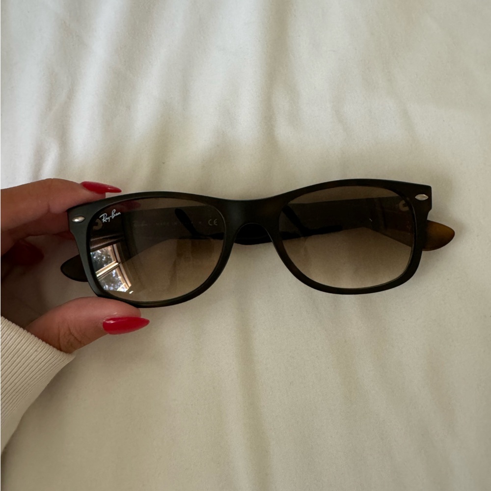 tortoise shell raybans